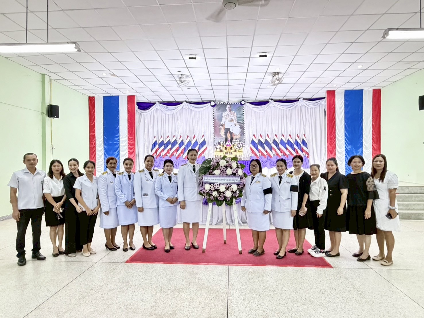 นางสาวศริญดา ปาลคะเชนทร์ นายอำเภอคีรีรัฐนิคม เป็นประธานในพิธีวางพวงมาลาถวายสักการะ พระบาทสมเด็จพระมงกุฏเกล้าเจ้าอยู่หัว ณ ศาลาประชาคมอำเภอคีรีรัฐนิคม จังหวัดสุราษฎร์ธานี