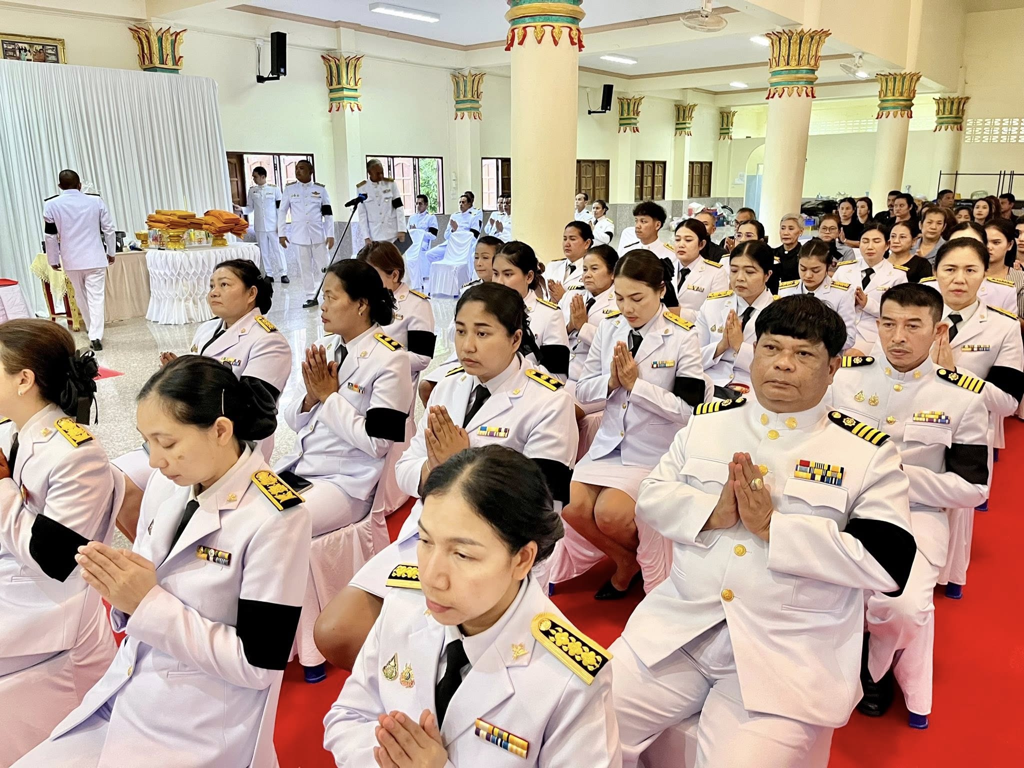 วันศุกร์ ที่ 12 ธันวาคม 2568 เวลา 16.30 น. นางสาวศริญดา  ปาลคะเชนทร์ นายอำเภอคีรีรัฐนิคม เป็นประธานการจัดกิจกรรมเพื่อถวายเป็นพระราชกุศลแด่สมเด็จพระนางเจ้าสิริกิติ์ พระบรมราชินีนาถ พระบรมราชชนนีพันปีหลวง ในวาระครบ 50 วัน (ปัญญาสมวาร) ณ วัดสถิตย์คีรีรมย์ (วัดเขาราหู) หมู่ที่ 1 ตำบลย่านยาว อำเภอคีรีรัฐนิคม จังหวัดสุราษฎร์ธานี
ในการนี้ นายบุญธรรม  มิ่งแก้ว
สาธารณสุขอำเภอคีรีรัฐนิคม พร้อมด้วยบุคลากรในสังกัด ได้เข้าร่วมพิธีดังกล่าว ด้วยสำนึกในพระมหากรุณาธิคุณอันหาที่สุดมิได้